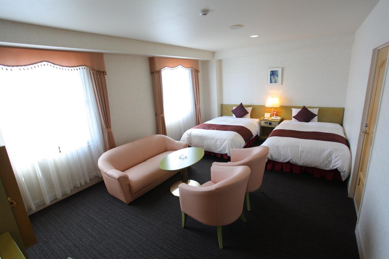 Hotel Verfort Hyuga Bagian luar foto