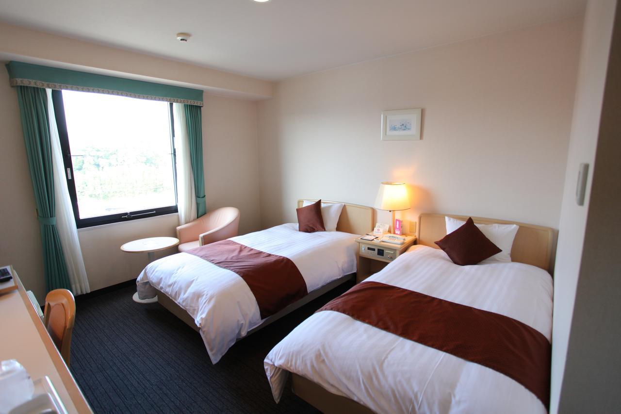 Hotel Verfort Hyuga Bagian luar foto