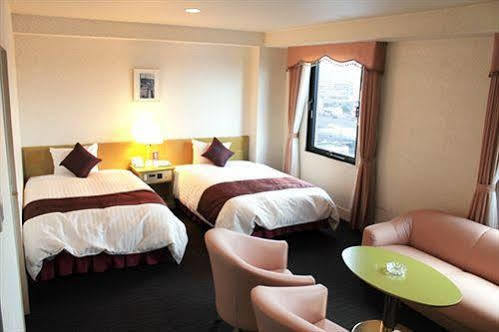 Hotel Verfort Hyuga Bagian luar foto